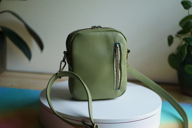 Frogging Daycation Crossbody