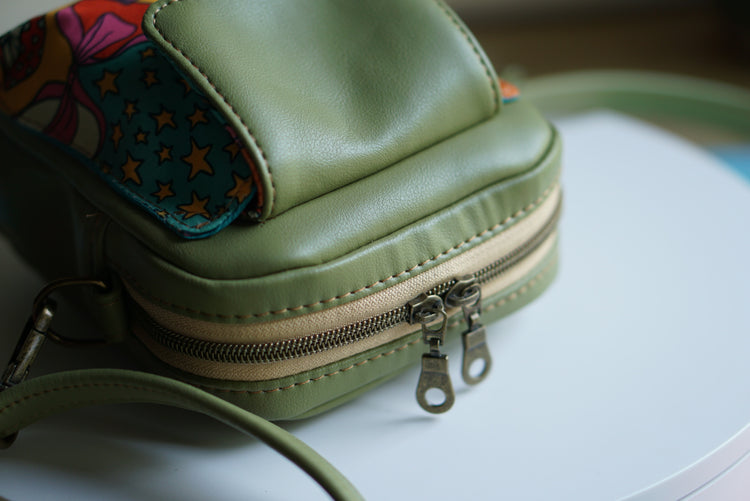 Frogging Daycation Crossbody