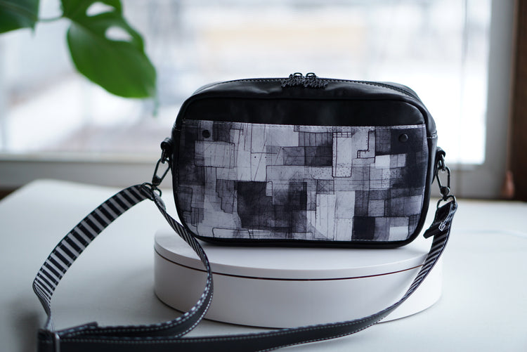 Ew, David Catalina Crossbody
