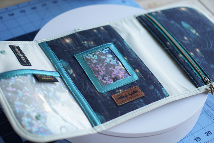 Bookish Ereader Cozy