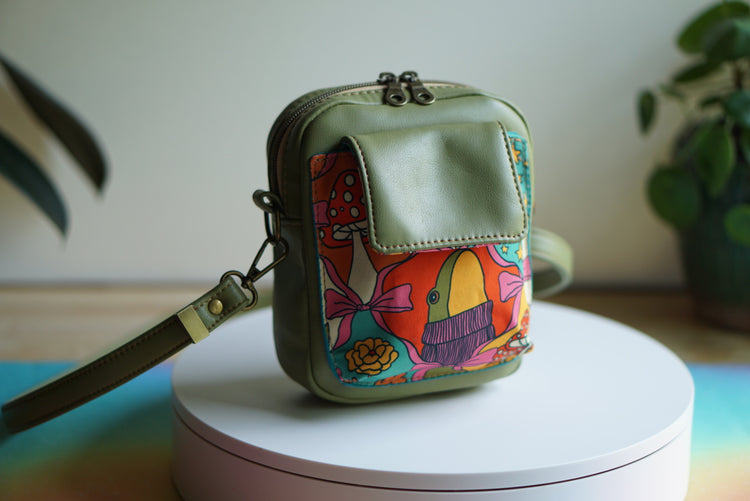 Frogging Daycation Crossbody