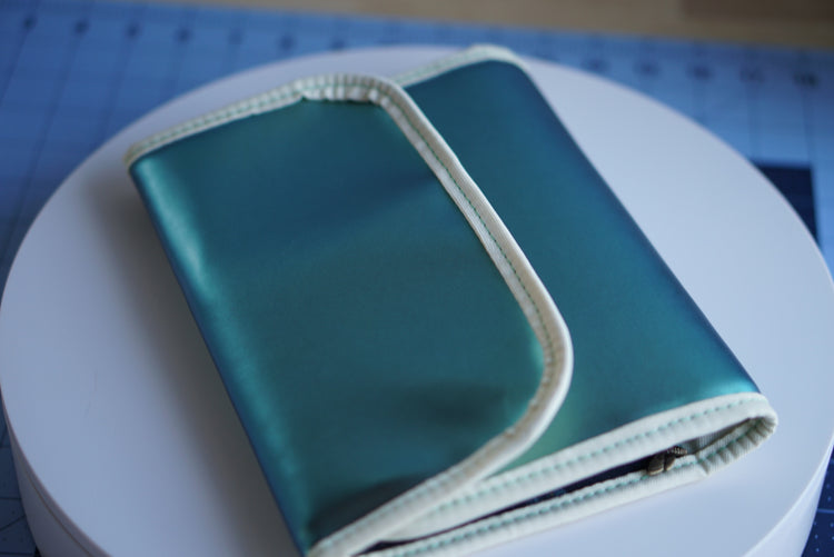 Bookish Ereader Cozy